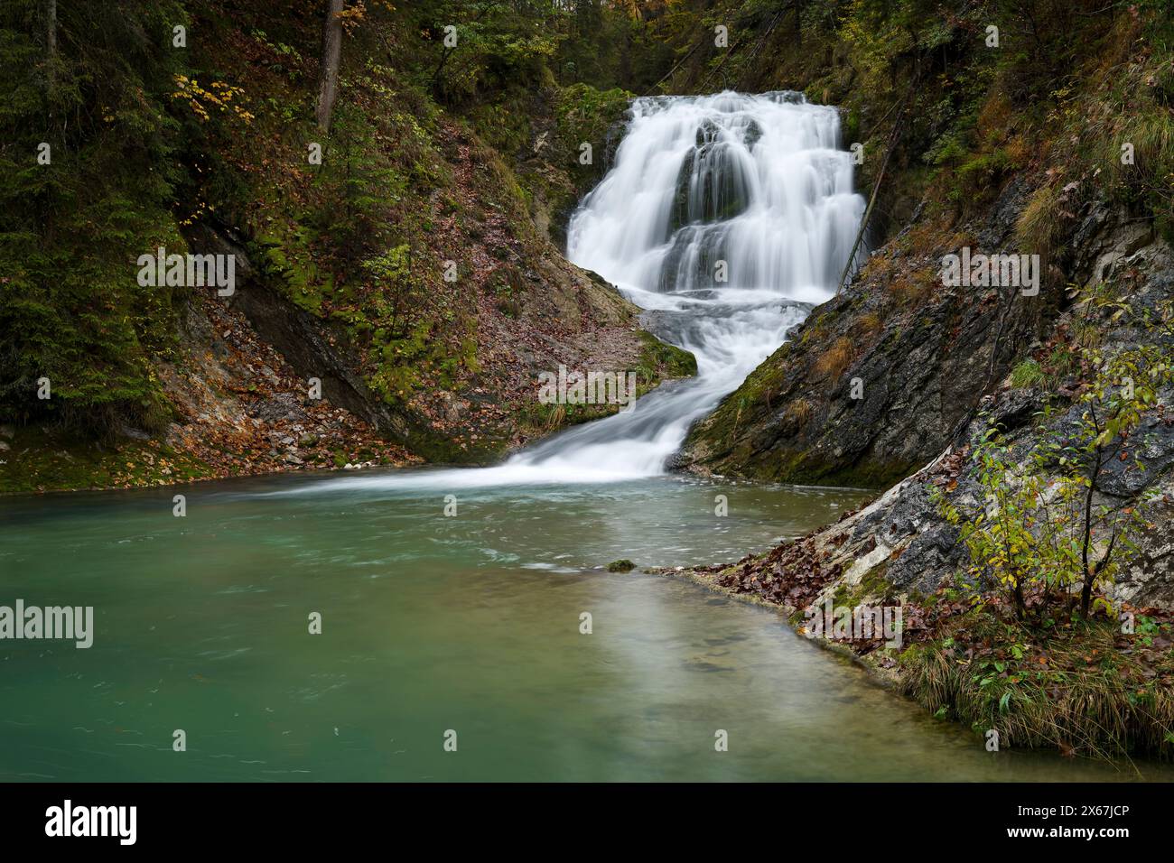 Wasserfall am Obernachkanal bei Wallgau, Bayerische Alpen, Karwendel, Deutschland, Bayern Stockfoto