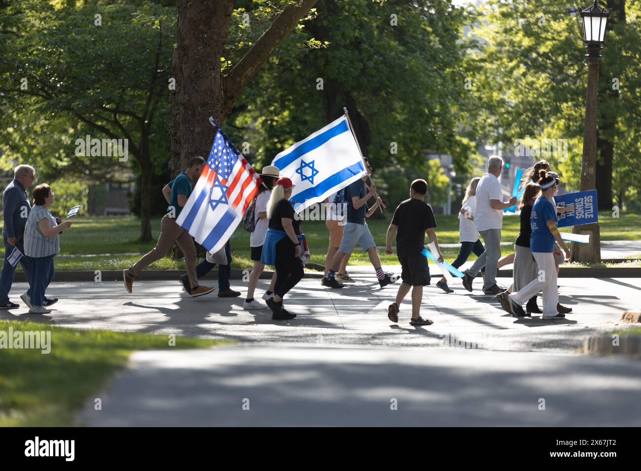 Seattle, USA. Mai 2024. Pro-Israel-Demonstration trifft auf Pro Palestine-Lager an der University of Washington Credit: Alex Garland/Alamy Live News Credit: Alex Garland/Alamy Live News Credit: Alex Garland/Alamy Live News Stockfoto