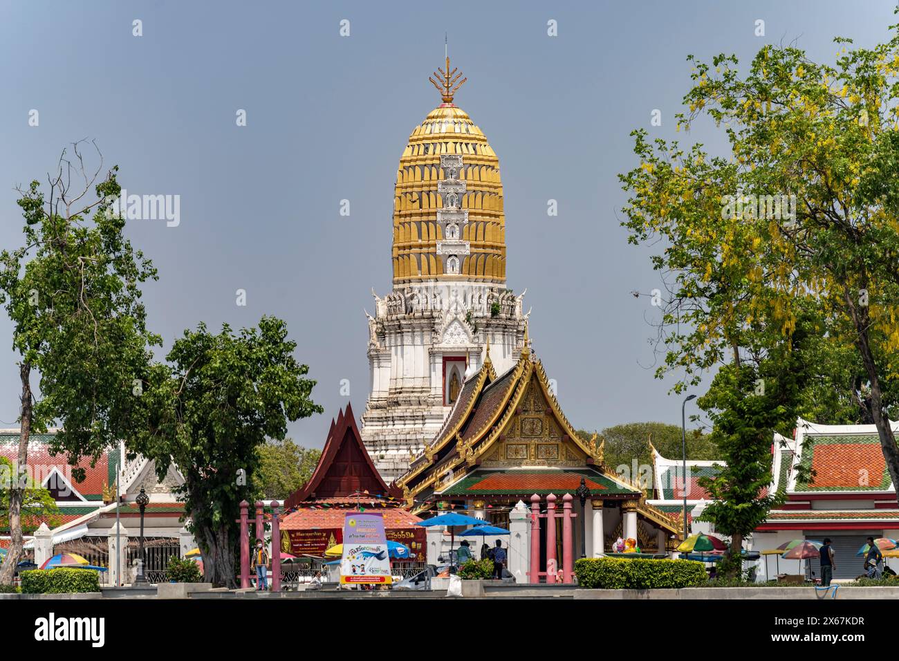 Prang des buddhistischen Tempels Wat Phra Si Rattana Mahathat in Phitsanulok, Thailand, Asien Stockfoto