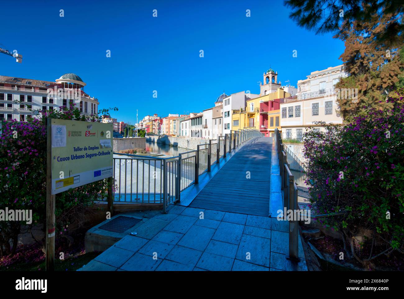 Rio Segura, Kirche, Santas Justa y Rufina, Fußgängerbrücke, Hausfassade, Altstadt, Architektur, Orihuela, Autonomy of Valencia, Spanien, Stockfoto