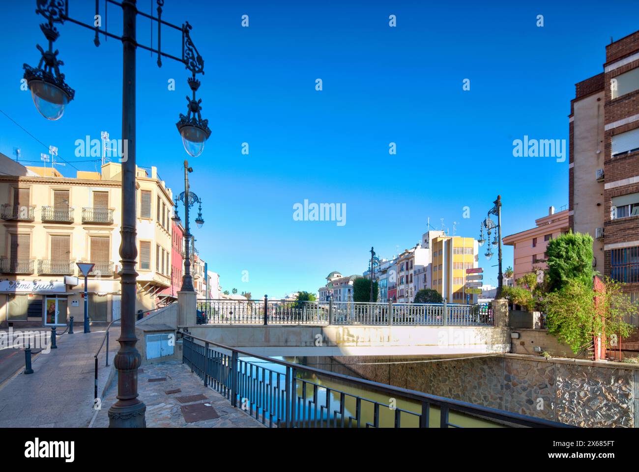 Rio Segura, Fluss, Hausfassade, Altstadt, Architektur, Orihuela, Vega Baya del Segura, Valencianische Gemeinschaft, Spanien, Stockfoto