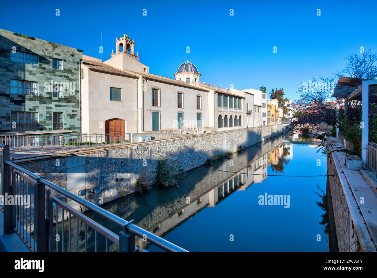 Rio Segura, Fluss, Hausfassade, Altstadt, Architektur, Orihuela, Vega Baya del Segura, Valencianische Gemeinschaft, Spanien, Stockfoto