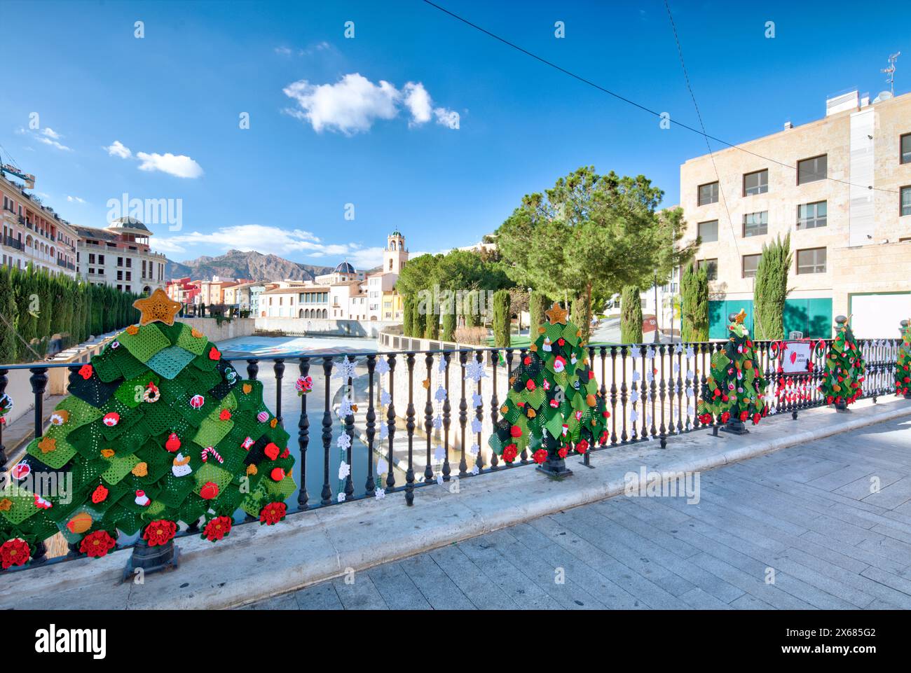 Rio Segura, Weihnachtsdekoration, Kirche, Santas Justa y Rufina, Seminario diözesano, Altstadt, Architektur, Orihuela, Autonomie von Valencia, Spanien, Stockfoto