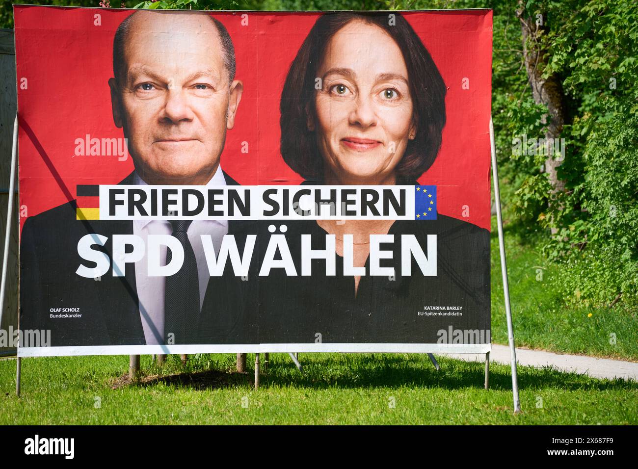 Garmisch Patenkirchen, Bayern, Deutschland - 11. Mai 2024: Wahlplakate zur Europawahl 2024 in Garmisch-Patenkirchen in Bayern von der SPD mit Bundeskanzler Olaf Scholz *** Wahlplakate zur Europawahl 2024 hängen in Garmisch-Patenkirchen in Bayern von der Partei SPD mit Bundeskanzler Olaf Scholz Stockfoto