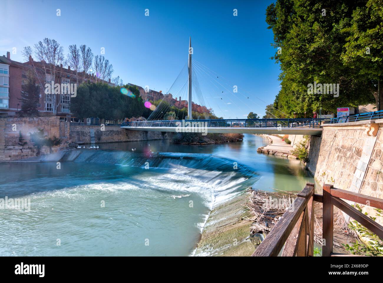 Rio Segura, Fluss, Brücke, Hausfassaden, Altstadt, Architektur, Stadtbesichtigung, Murcia, autonome Region Murcia, Spanien, Stockfoto