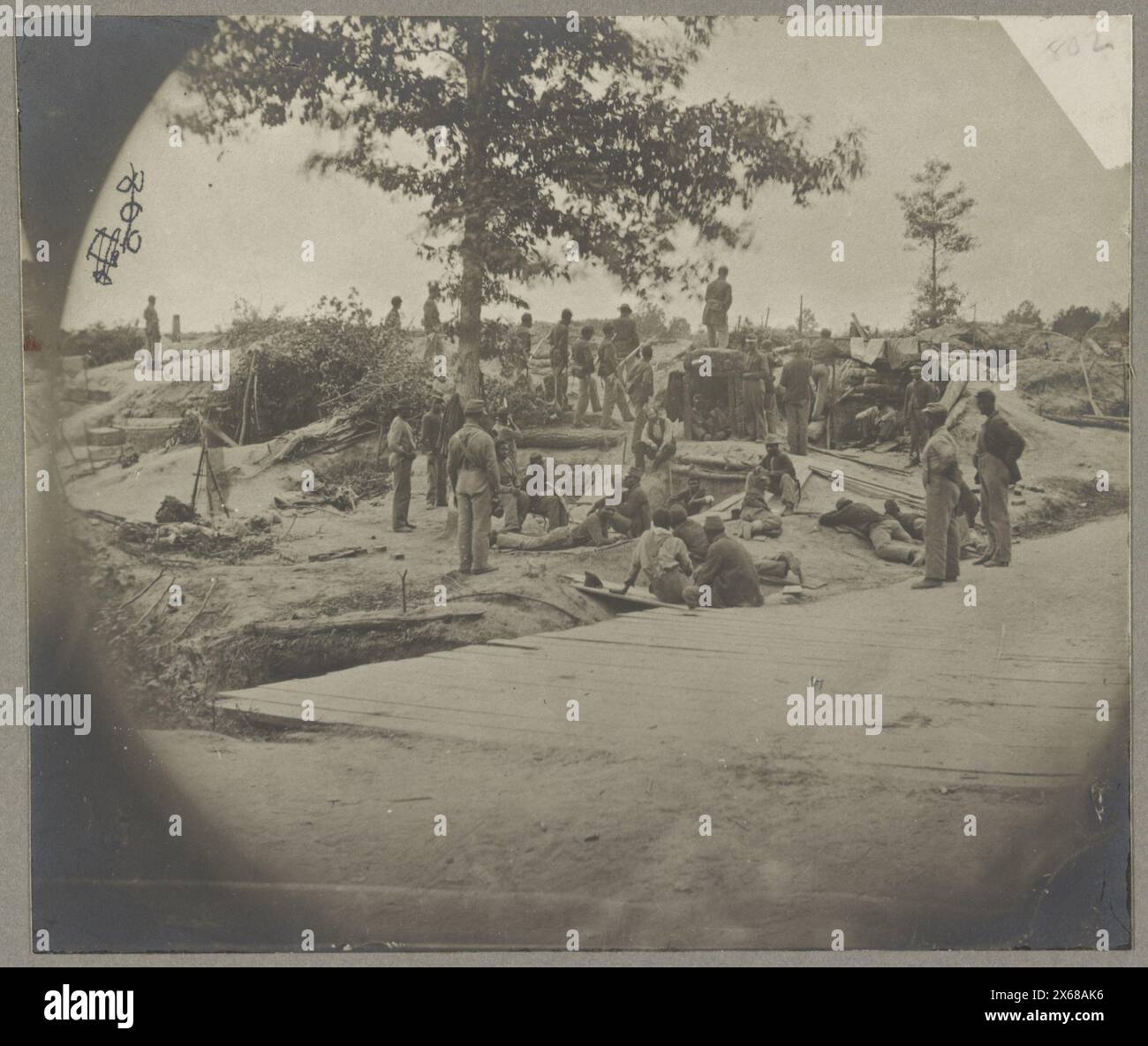 Bombensichere Quartiere auf den Linien vor Petersburg, Va. August 1864, Teil der Federal Line of Works mit bombensicheren Zelten, die von US-farbigen Truppen vor Petersburg besetzt wurden, Va., 7. August 1864, Bürgerkriegsfotos 1861-1865 Stockfoto