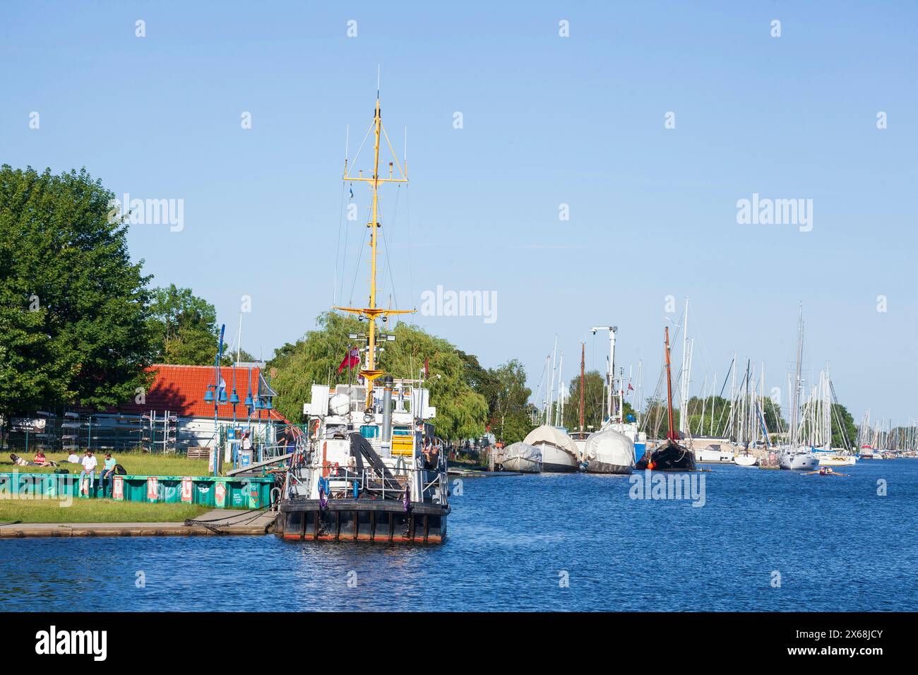 Museumshafen am Fluss Ryck mit traditionellen Schiffen, Greifswald, Mecklenburg-Vorpommern, Deutschland, Europa Stockfoto