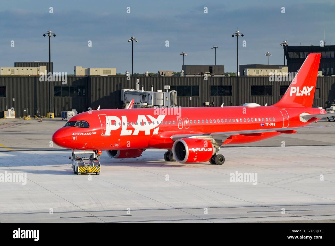 Baltimore, Maryland, USA - 3. Mai 2024: Airbus A320 Neo JET (Registrierung TF-PBB), betrieben von der isländischen Fluggesellschaft Play ab Baltimore Stockfoto