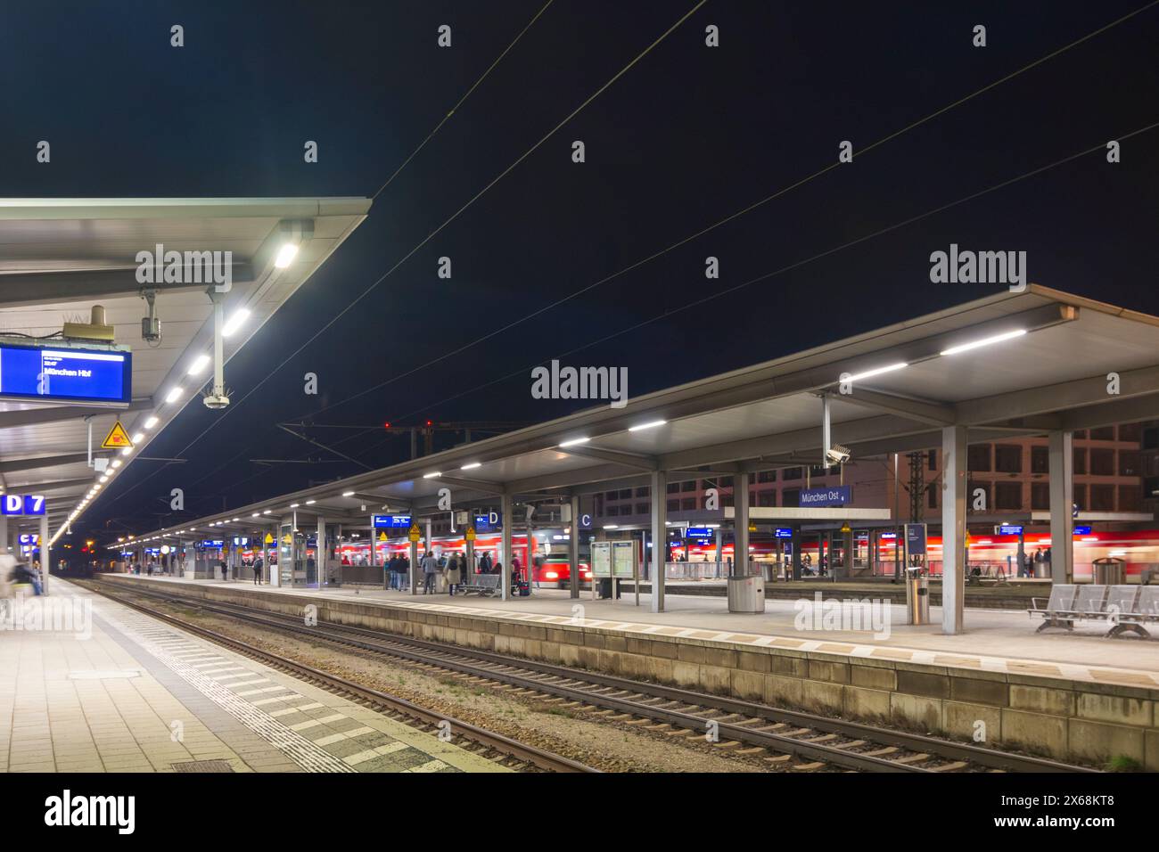 München, München, München Ost Bahnhof, S-Bahn-Zug in Oberbayern, Oberbayern, Bayern, Deutschland Stockfoto