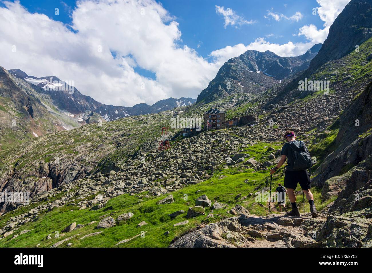 Stubaier Alpen, Nürnberger Hütte, Wanderer im Stubaital, Tirol, Österreich Stockfoto