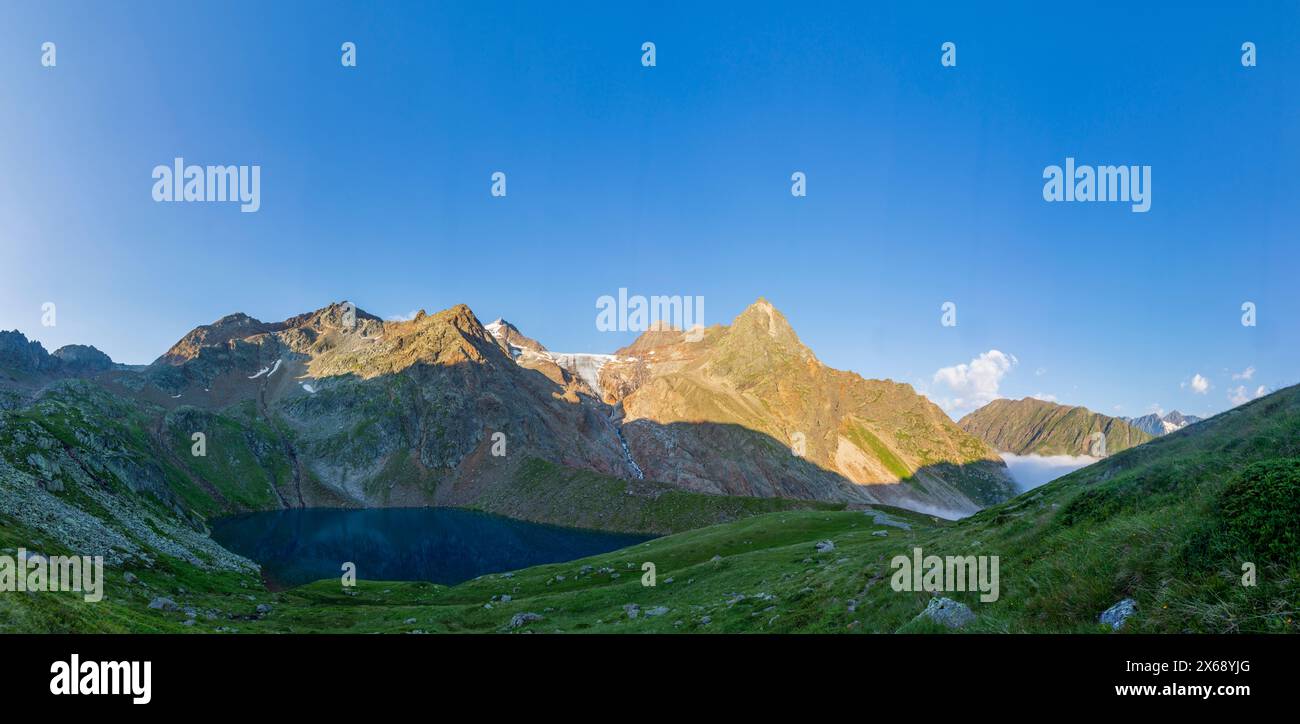 Stubaier Alpen, Grünausee, Blick auf den Gipfel Wilder Freiger im Stubaital, Tirol, Österreich Stockfoto