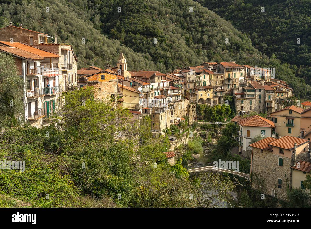 Das mittelalterliche Dorf Rocchetta Nervina in Val Nervia, Ligurien, Italien, Europa Stockfoto