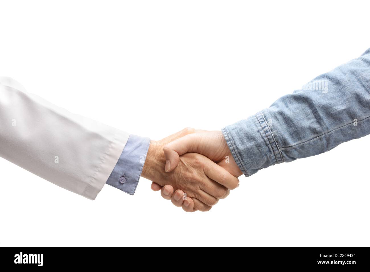 Handschlag zwischen Arzt und Patient, Vertrauen und Gesundheitskonzept isoliert auf weißem Hintergrund Stockfoto