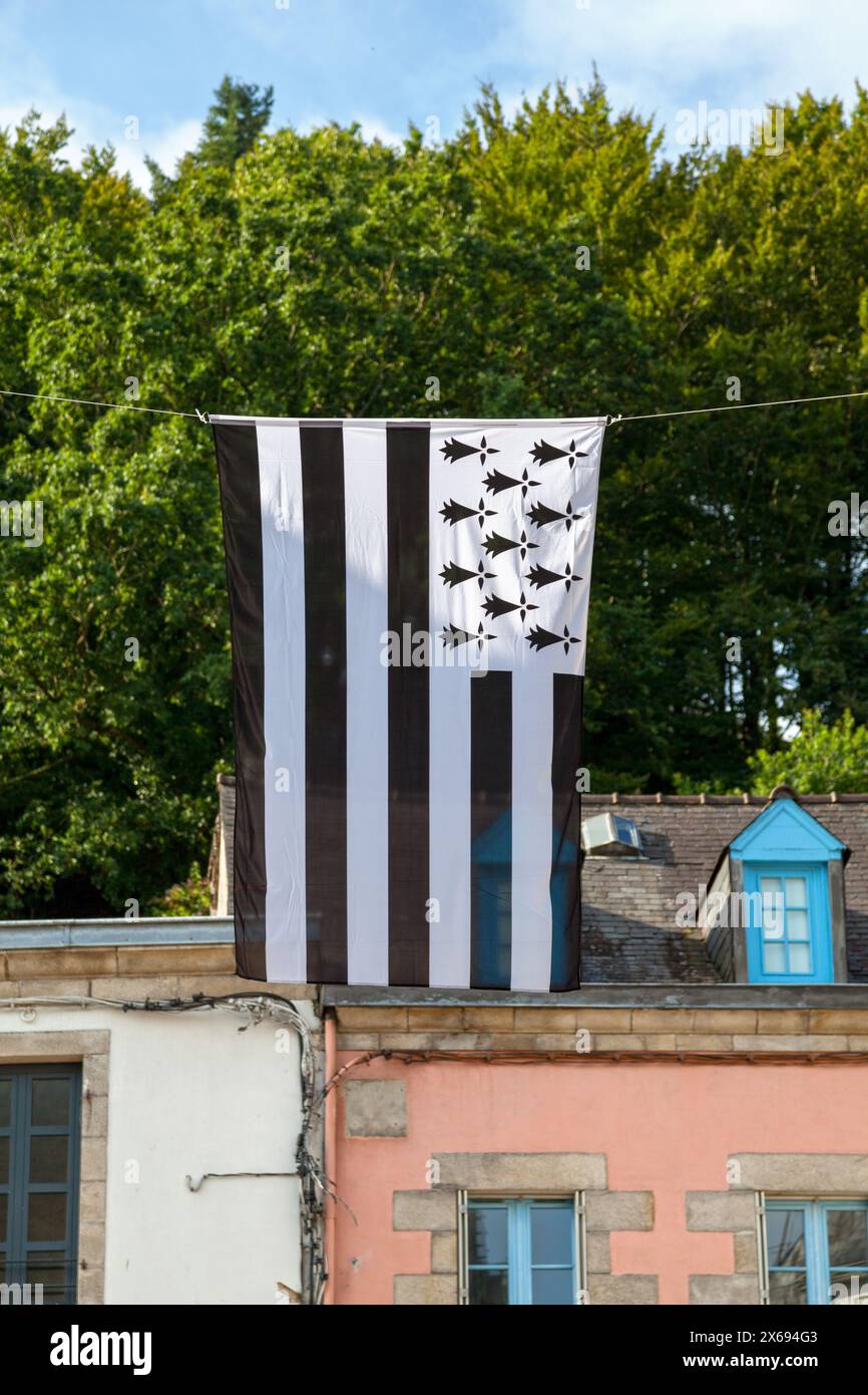 Die Flagge der Bretagne wird Gwenn-ha-du genannt, was auf Bretonisch weiß und schwarz bedeutet. Sie wird auch inoffiziell im Departement Loire-Atlant verwendet Stockfoto