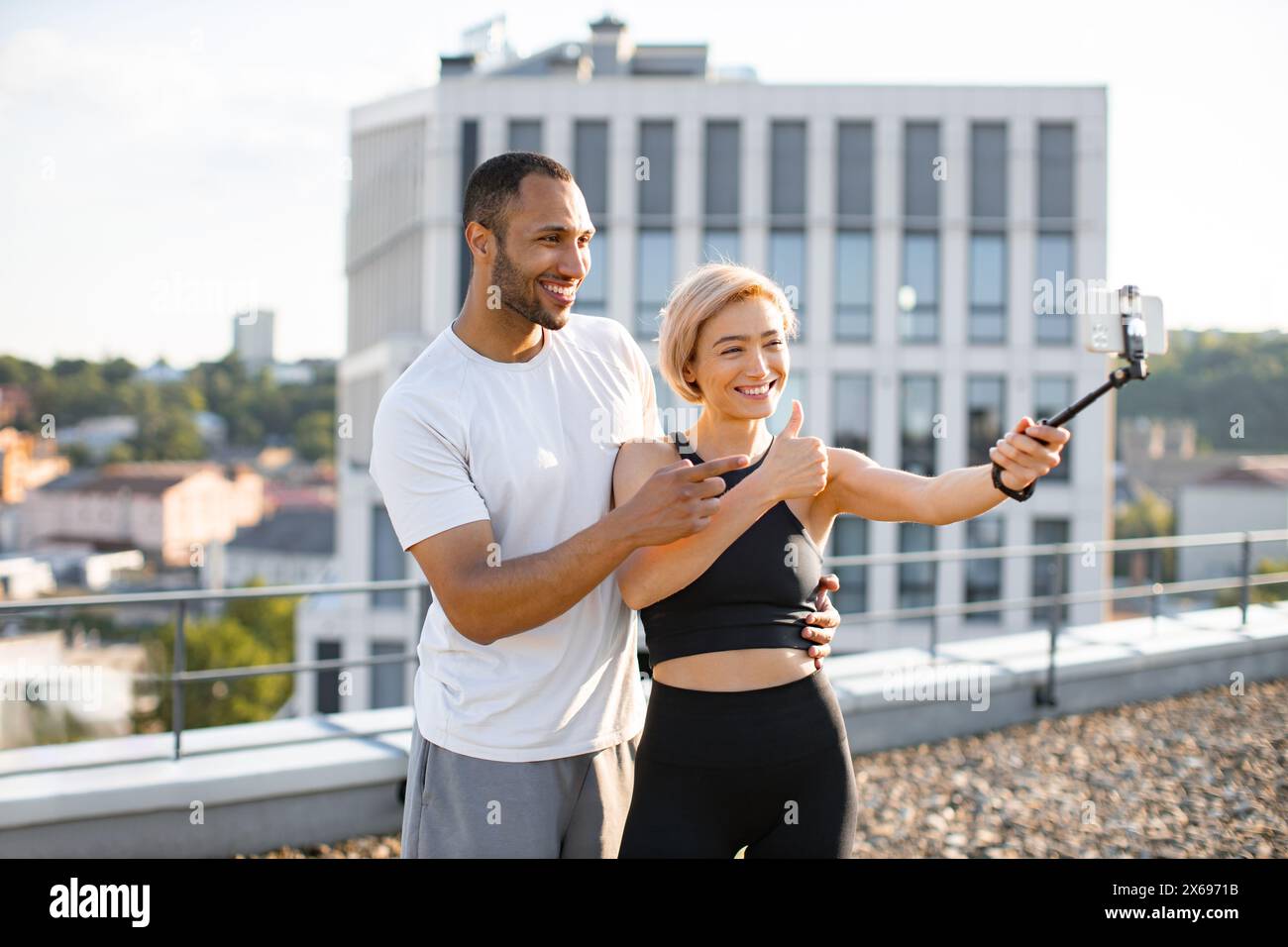 Positive Sportereignisse erzählen es ihren Followern. Stockfoto