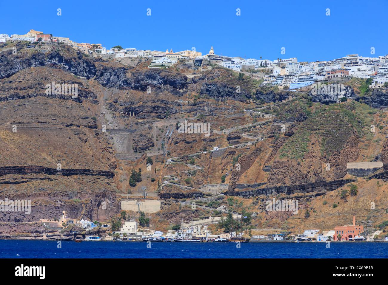 Stadtansicht von Fira auf Santorin Island, Griechenland. Stockfoto