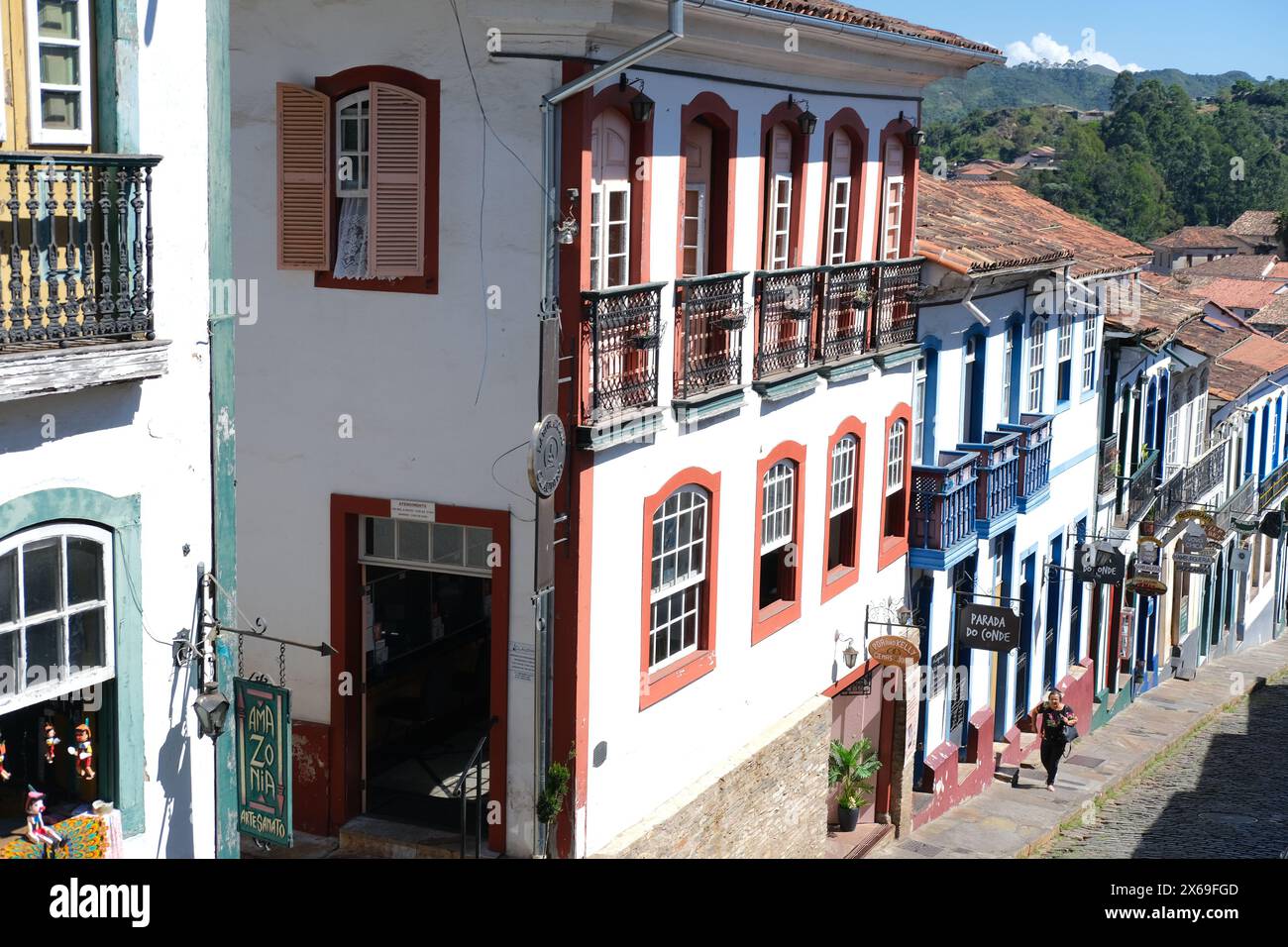 Ouro Preto, Minas Gerais, Brasilien - 2. Mai 2024: Typische Fassade von Gebäuden aus der Kolonialarchitektur Stockfoto