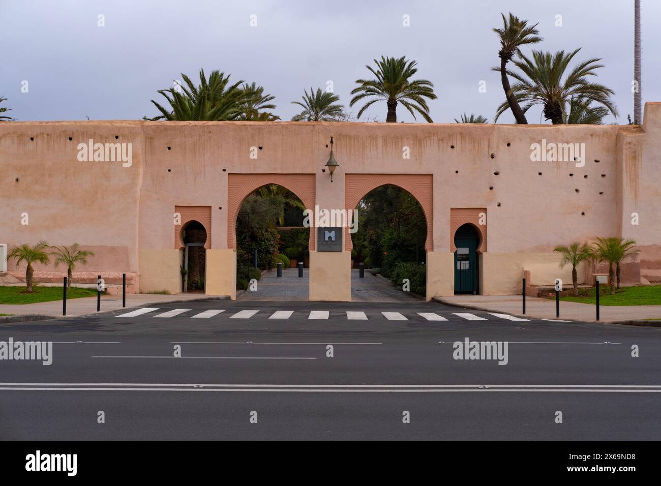 Royal Mansour Marrakesch, alte Festungsmauer, authentische traditionelle marokkanische Architektur, Gebäude für Hygiene-Praktiken, afrikanische Reiseziele, M Stockfoto