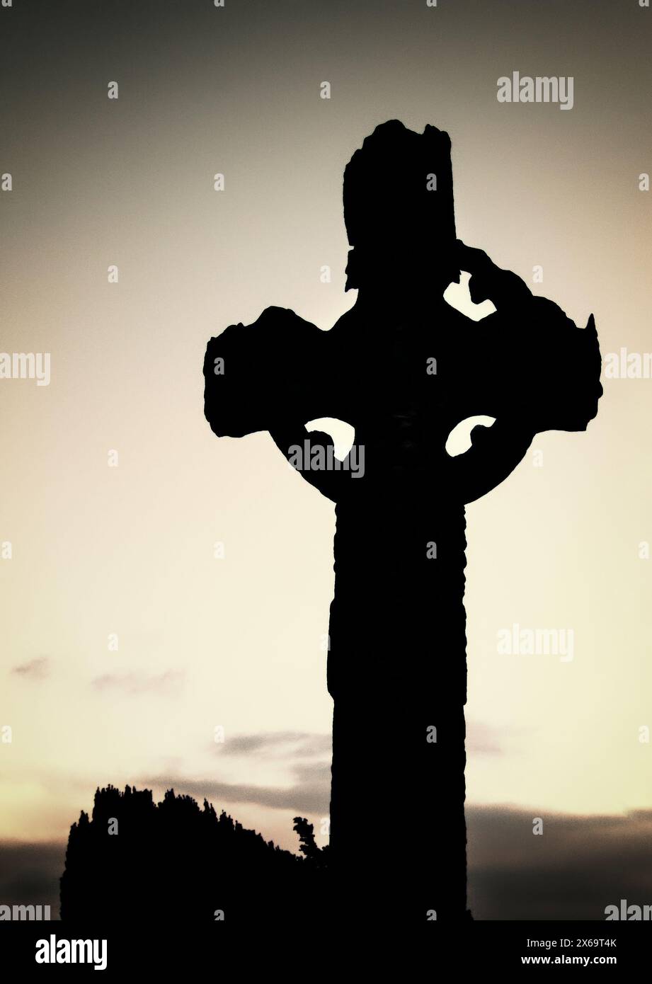 Westwand der keltischen christlichen hohe überqueren von Ardboe auf das Ufer des Lough Neagh, Grafschaft Tyrone, Nordirland. Stockfoto