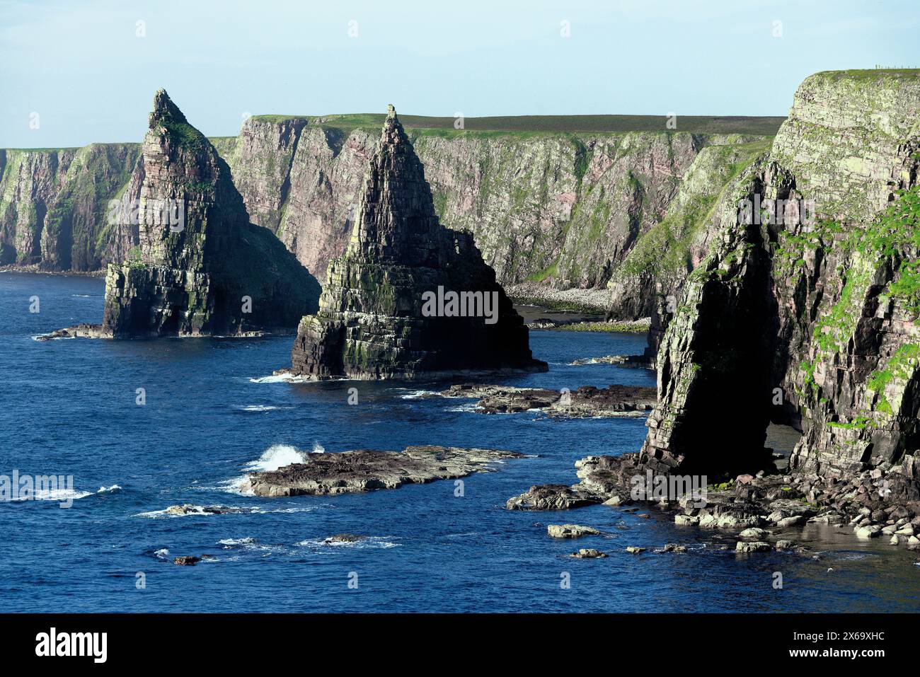 Duncansby Head erodierte Seestapel und Nordseeklippen in der Nähe von John o' Groats. Caithness Area in der Highland Region Schottlands Stockfoto