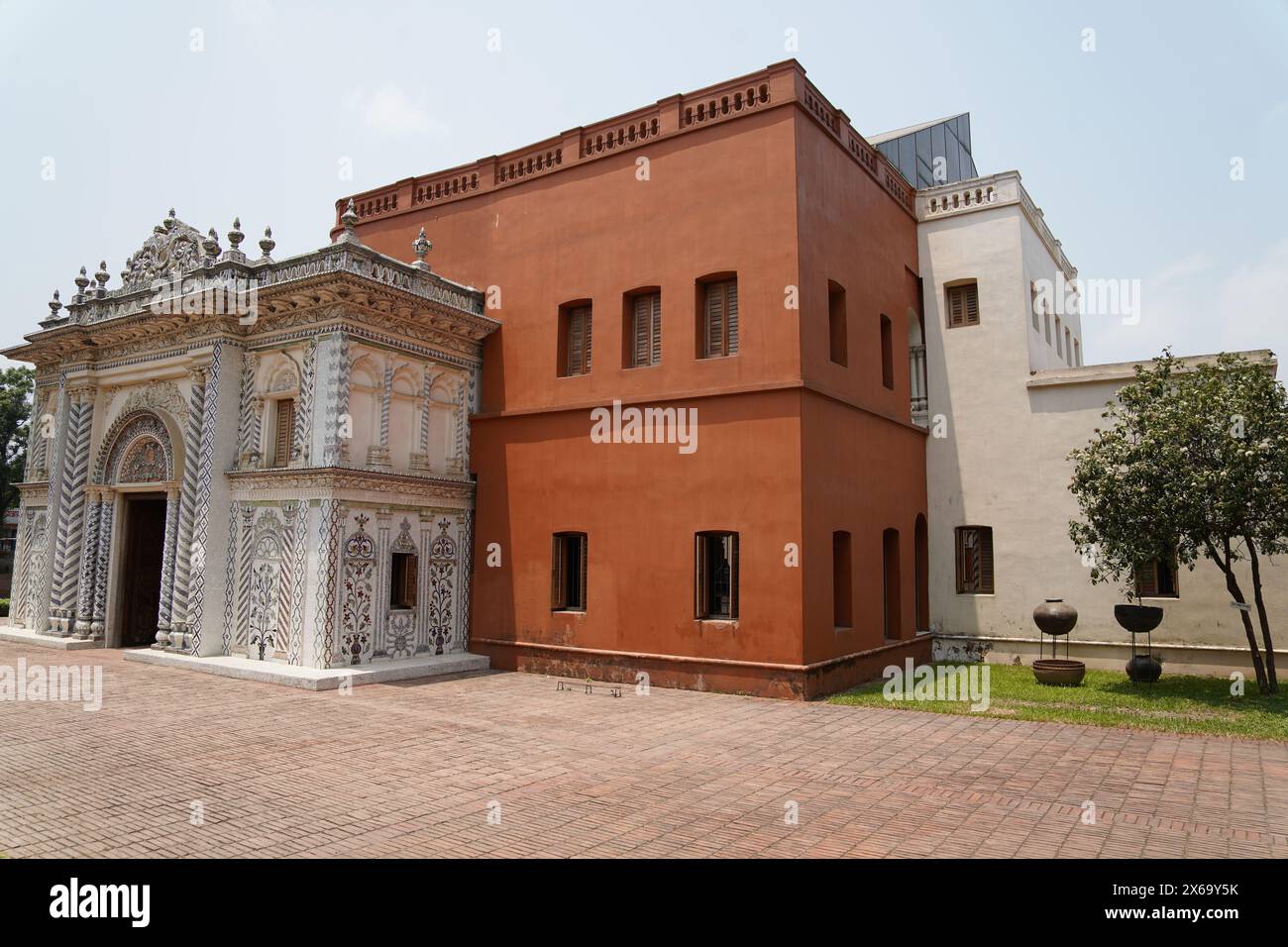 BARO Shardarbari (Palast von Senior Sardar) Komplex. Bangladesch Folk Art & Crafts Foundation. Sonargaon, Narayanganj, Bangladesch. Stockfoto