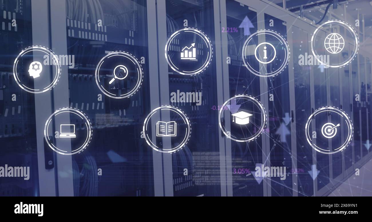Geschäfts-, Medien- und Bildungssymbole sowie Datenverarbeitung über Computerserver Stockfoto