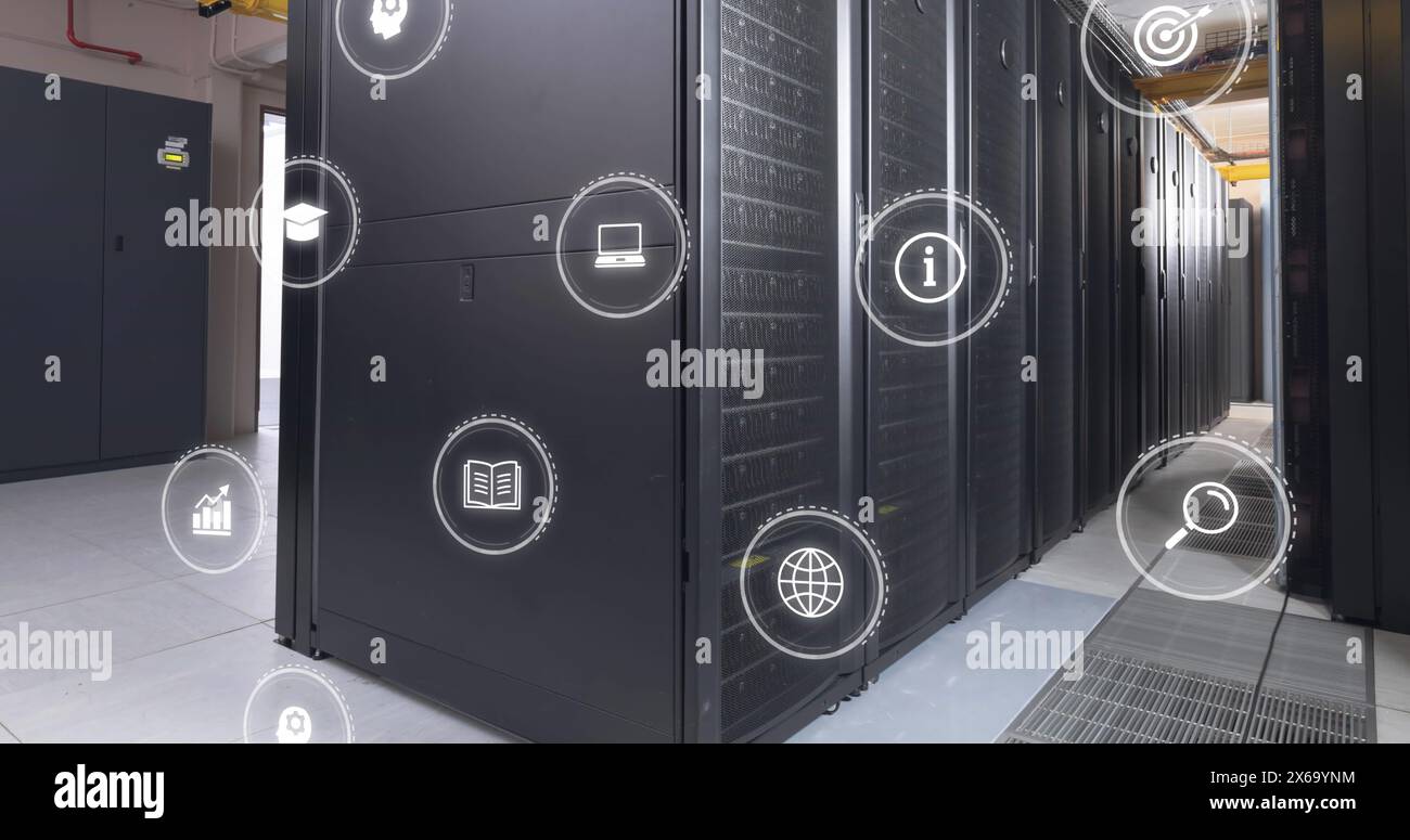 Symbole für Unternehmen, Medien und Bildung, die Daten über einen Serverraum verarbeiten Stockfoto
