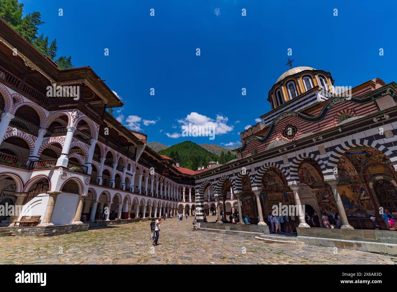Das Rila-Kloster ist das größte östlich-orthodoxe Kloster im Rila-Gebirge, Bulgarien Stockfoto
