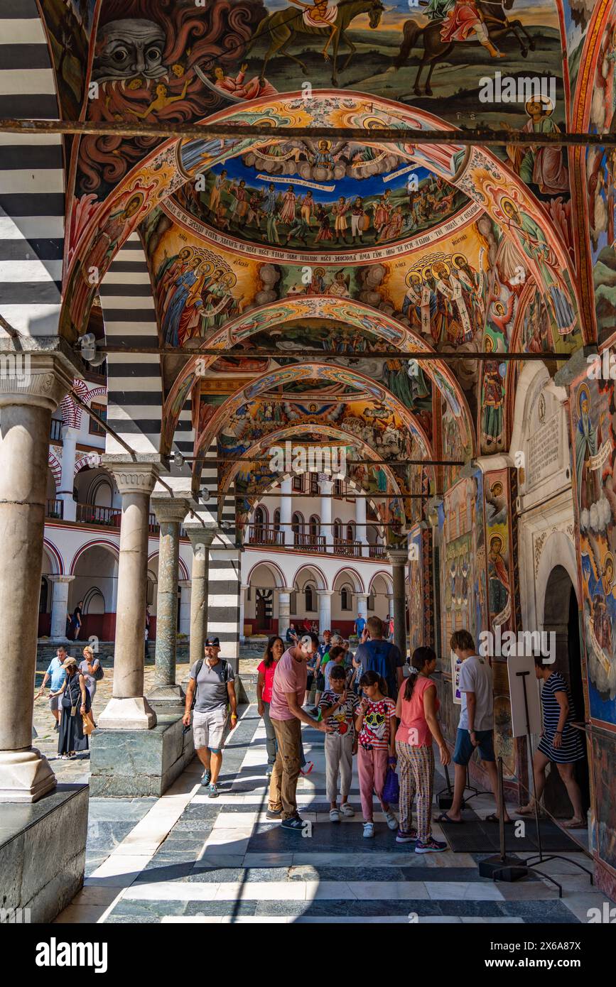 Das Rila-Kloster ist das größte östlich-orthodoxe Kloster im Rila-Gebirge, Bulgarien Stockfoto