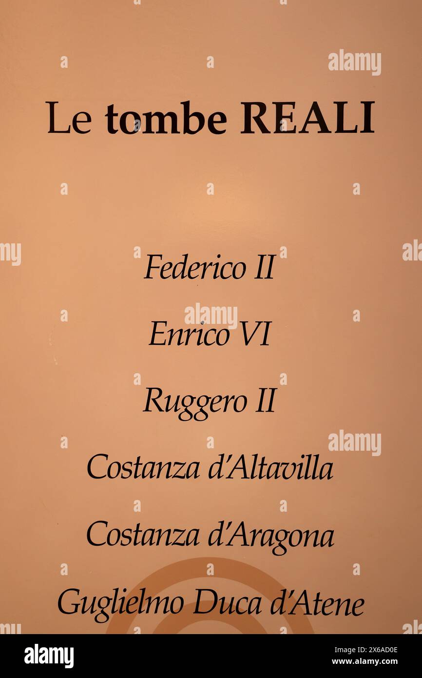 Liste der Gräber in der Kathedrale von Palermo in Sizilien Italien Stockfoto