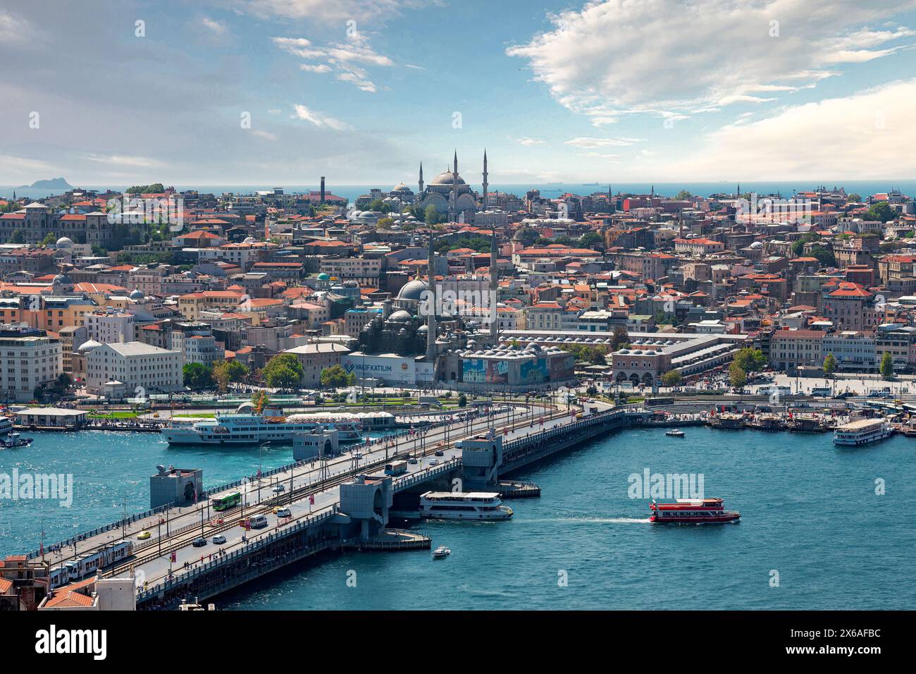 Panorama von Istanbul einen dramatischen Sonnenuntergang von Galata, Istanbul, Türkei Stockfoto