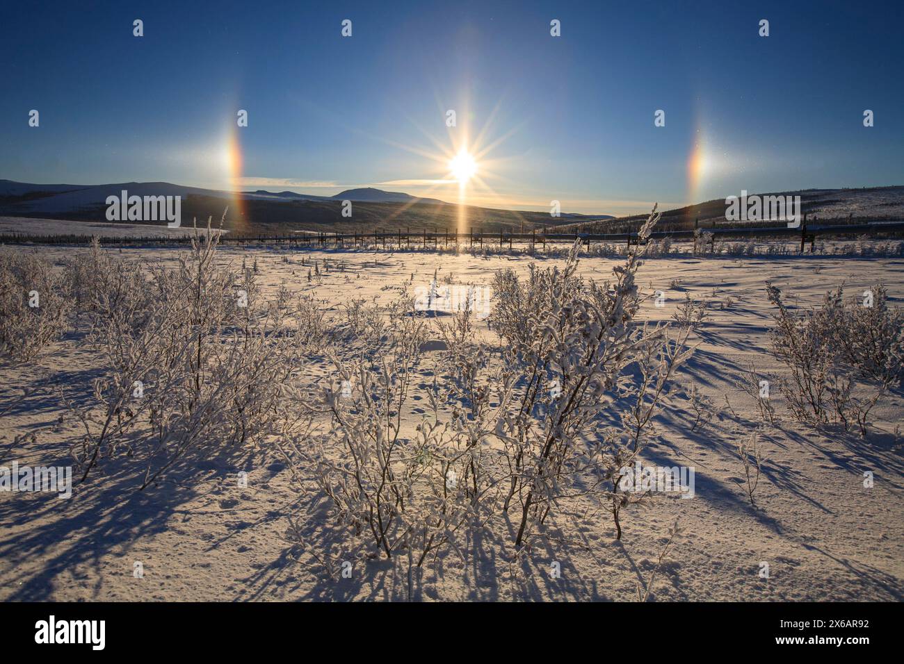 Halo-Effekt, optisches Phänomen, Sonne, Kälte, Dalton Highway, Alaska, USA Stockfoto