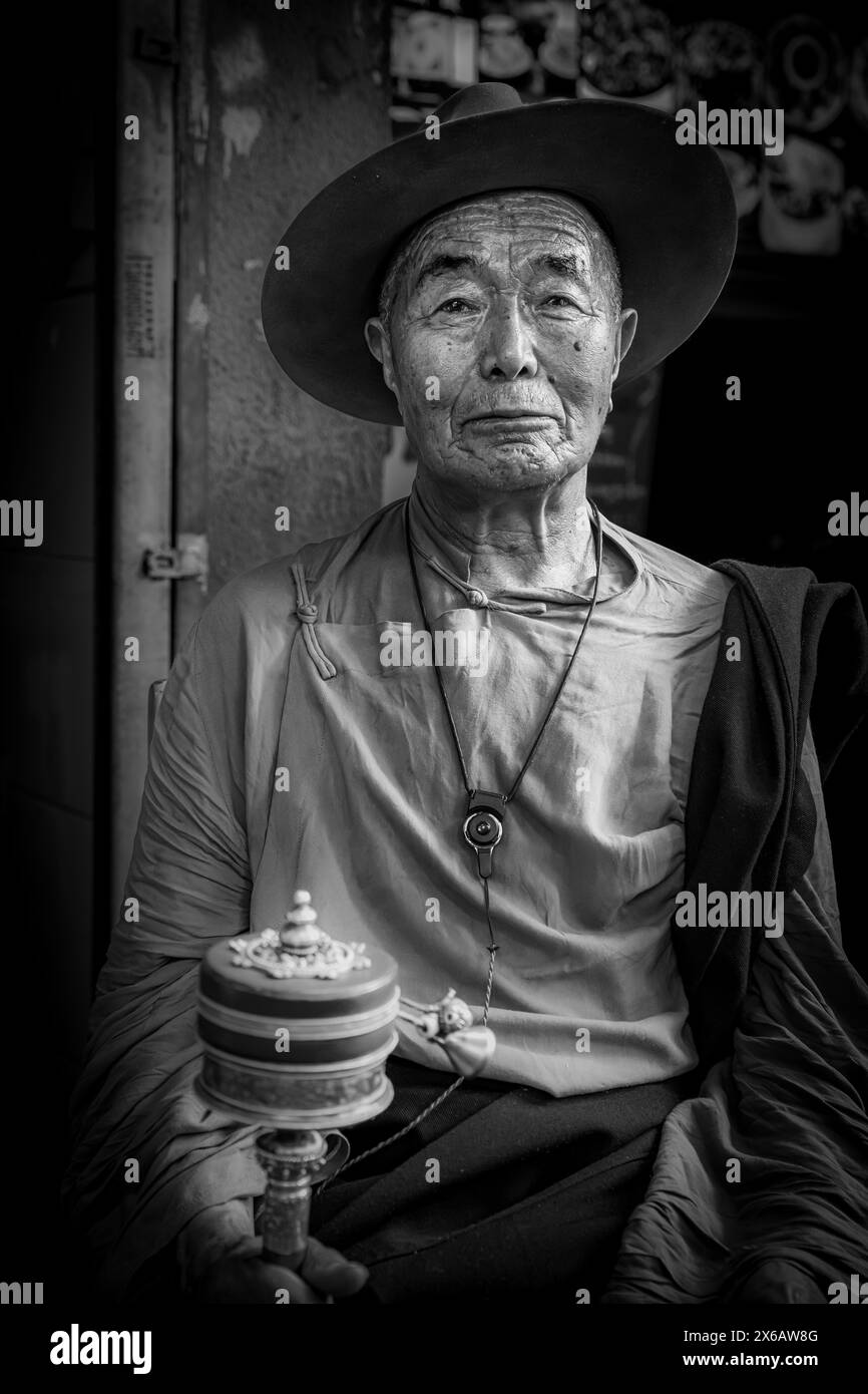 Porträt des älteren Tibeters, Chengdu, Sichuan, China Stockfoto