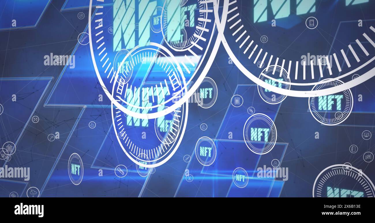 Bild von digitalen Kreisen mit nft-Text und blauen leeren Bildschirmen, die sich auf abstraktem Hintergrund bewegen Stockfoto