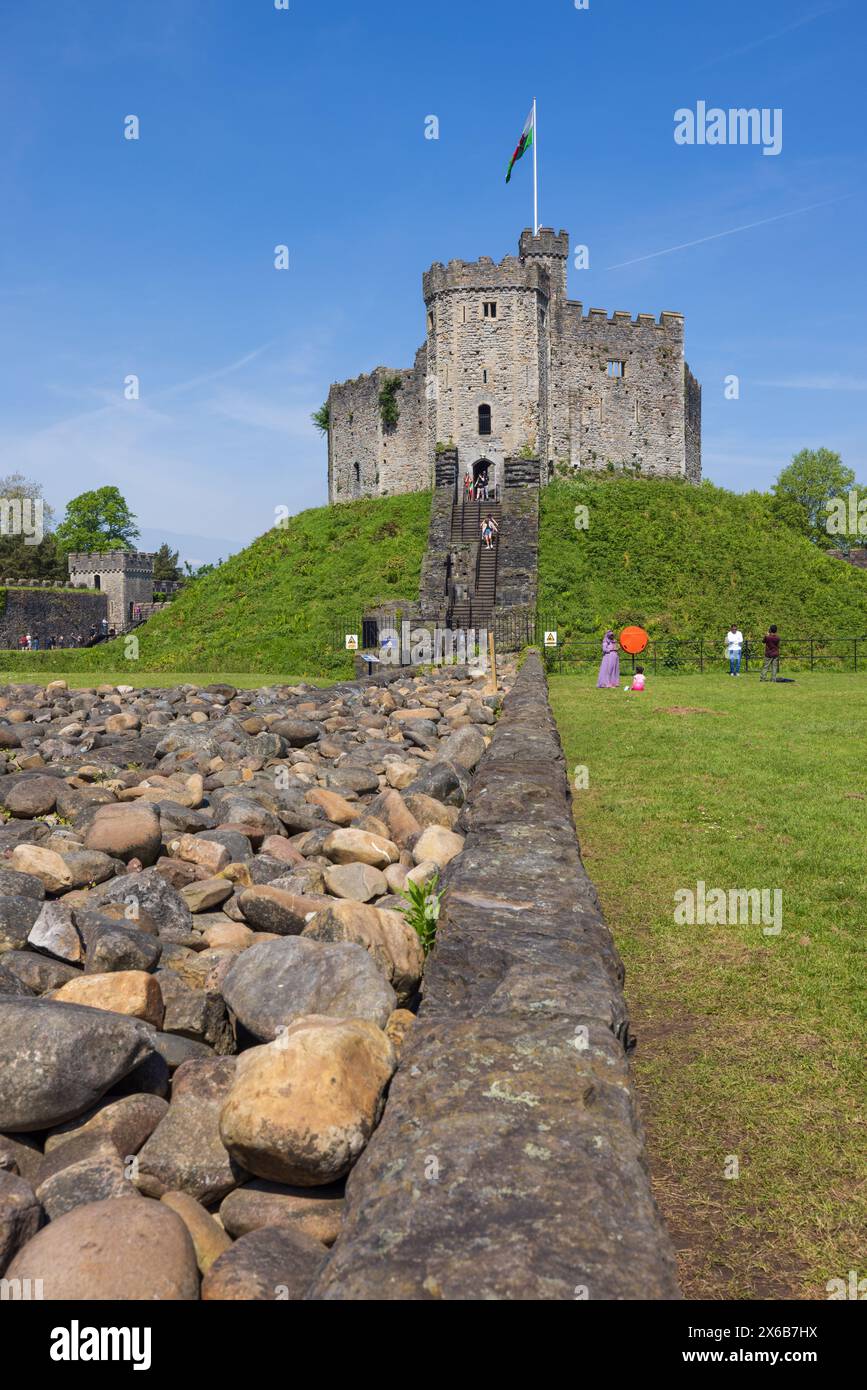 Die normannische Motte und Vorburg entwerfen Shell Keep of Cardiff Castle in Cardiff, Wales Stockfoto