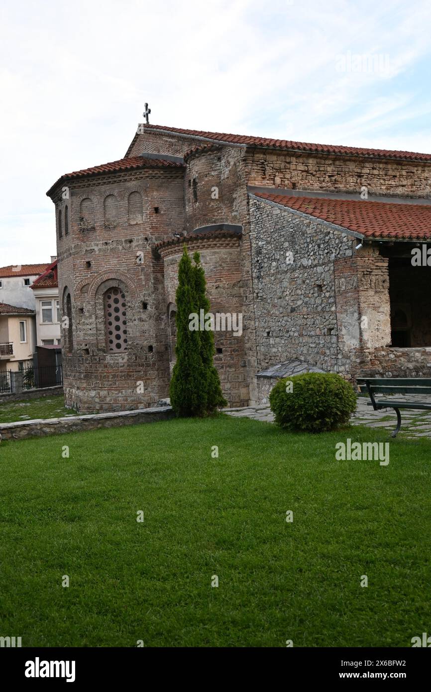 Nordmakedonien, Ohrid, Statuen und Sophienkirche Stockfoto