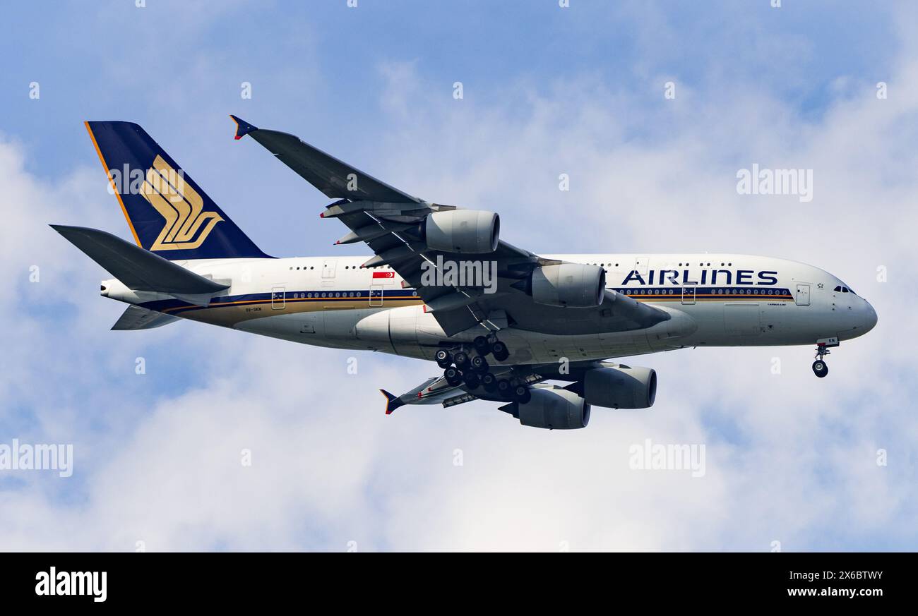 Ein Singapore Airlines Airbus A380-841, Registrierung 9V-SKN, landet bei lhr, eingehend aus Changi, Singapur. Credit JTW Aviation Images / Alamy. Stockfoto