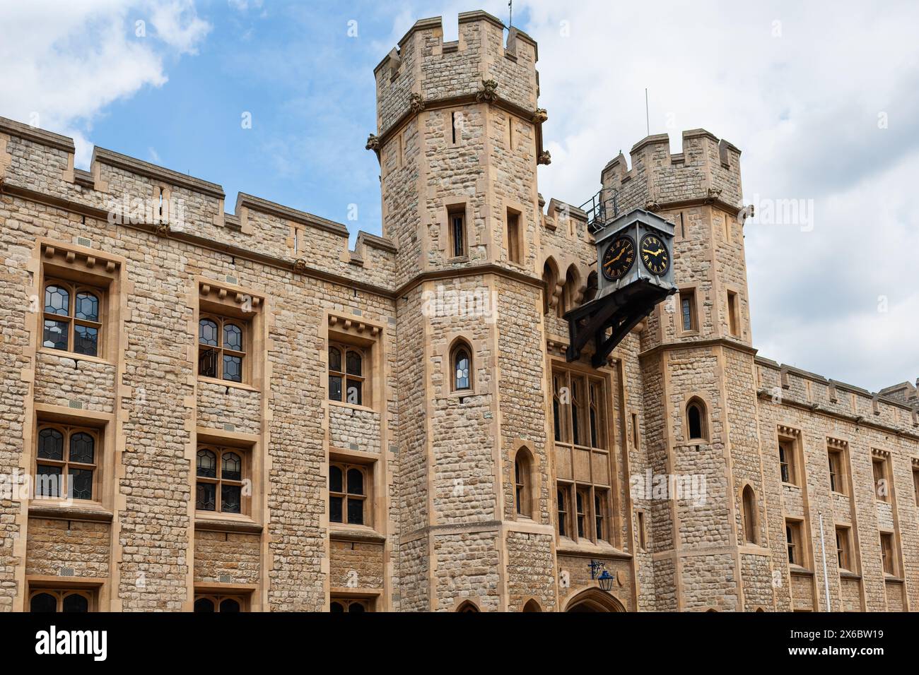 London, Vereinigtes Königreich - 30. Juni 2010 : The Tower of London, Waterloo Block. Alte Waterloo-Kaserne für Soldaten, die jetzt die Kronjuwelen beherbergen Stockfoto