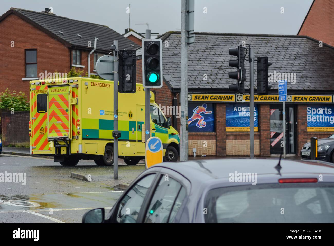 Belfast, Vereinigtes Königreich 14/05/2024 Polizei- und Rettungsdienst reagiert auf Vorfall im Einkaufszentrum Kennedy Centre Belfast Northern Ireland Credit:HeadlineX/Alamy Live News Stockfoto