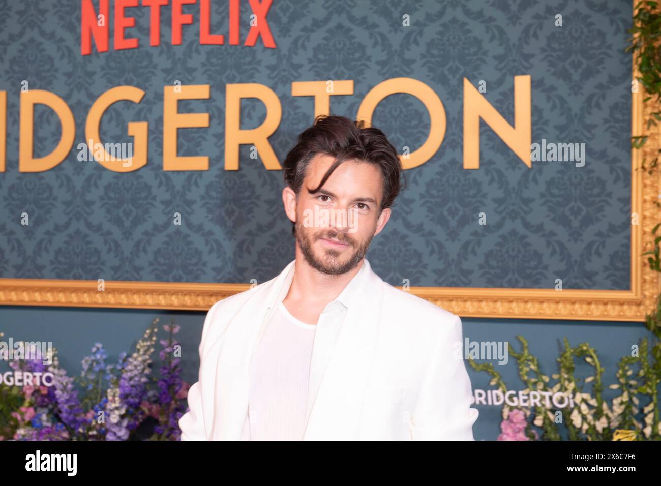 New York, New York, USA. Mai 2024. (NEU) Netflix's „Bridgerton“-Weltpremiere in der dritten Staffel. 13. Mai 2024, New York, New York, USA: Jonathan Bailey nimmt am 13. Mai 2024 in New York City an Netflix's ''Bridgerton''-Weltpremiere in NYC Teil. (Foto: M10s/TheNews2) (Foto: M10s/Thenews2/Zumapress) (Bild: © Ron Adar/TheNEWS2 Via ZUMA Press Wire) NUR ZUR REDAKTIONELLEN VERWENDUNG! Nicht für kommerzielle ZWECKE! Stockfoto