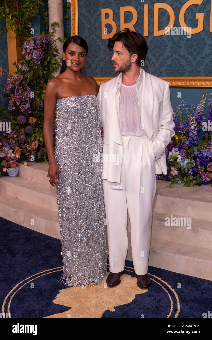 New York, New York, USA. Mai 2024. (NEU) Netflix's „Bridgerton“-Weltpremiere in der dritten Staffel. 13. Mai 2024, New York, New York, USA: (L-R) Simone Ashley und Jonathan Bailey nehmen am 13. Mai 2024 in New York City an Netflix’s „Bridgerton“-Weltpremiere in NYC Teil. (Foto: M10s/TheNews2) (Foto: M10s/Thenews2/Zumapress) (Bild: © Ron Adar/TheNEWS2 Via ZUMA Press Wire) NUR ZUR REDAKTIONELLEN VERWENDUNG! Nicht für kommerzielle ZWECKE! Stockfoto