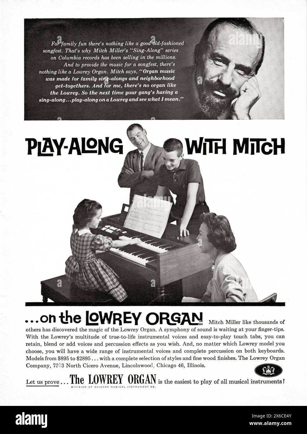 Ein Werbespot für die Lowery-Orgel aus einem Musikmagazin der frühen 60er Jahre, in dem der Musikriese Mitch Miller eine Empfehlung erhielt. Er war der Champion der Sing-Alongs und die Schlagzeile dieser Werbung ist Play-Along. Stockfoto