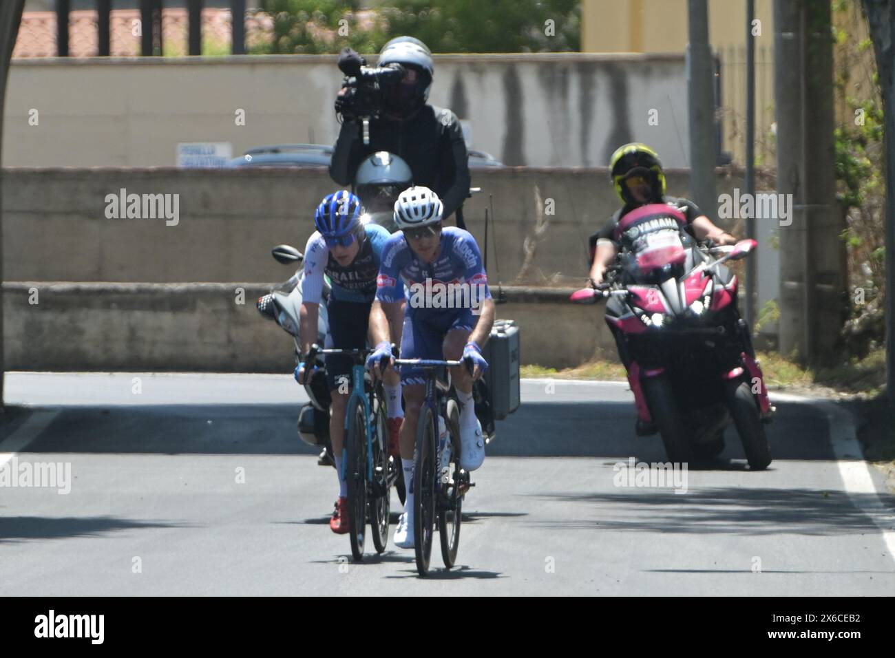 Palma Campania in der Provinz Neapel, Italien. 14. Mai 2024 Radstrecke des Giro D’Italia in Palma Kampanien in der Provinz Neapel. Die Radfahrer, die von Pompeji aus starteten, waren während der Passage mit der Ankunft in Cusano Mutri aktiv. Quelle: Agostino Gemito/Alamy Live News Stockfoto