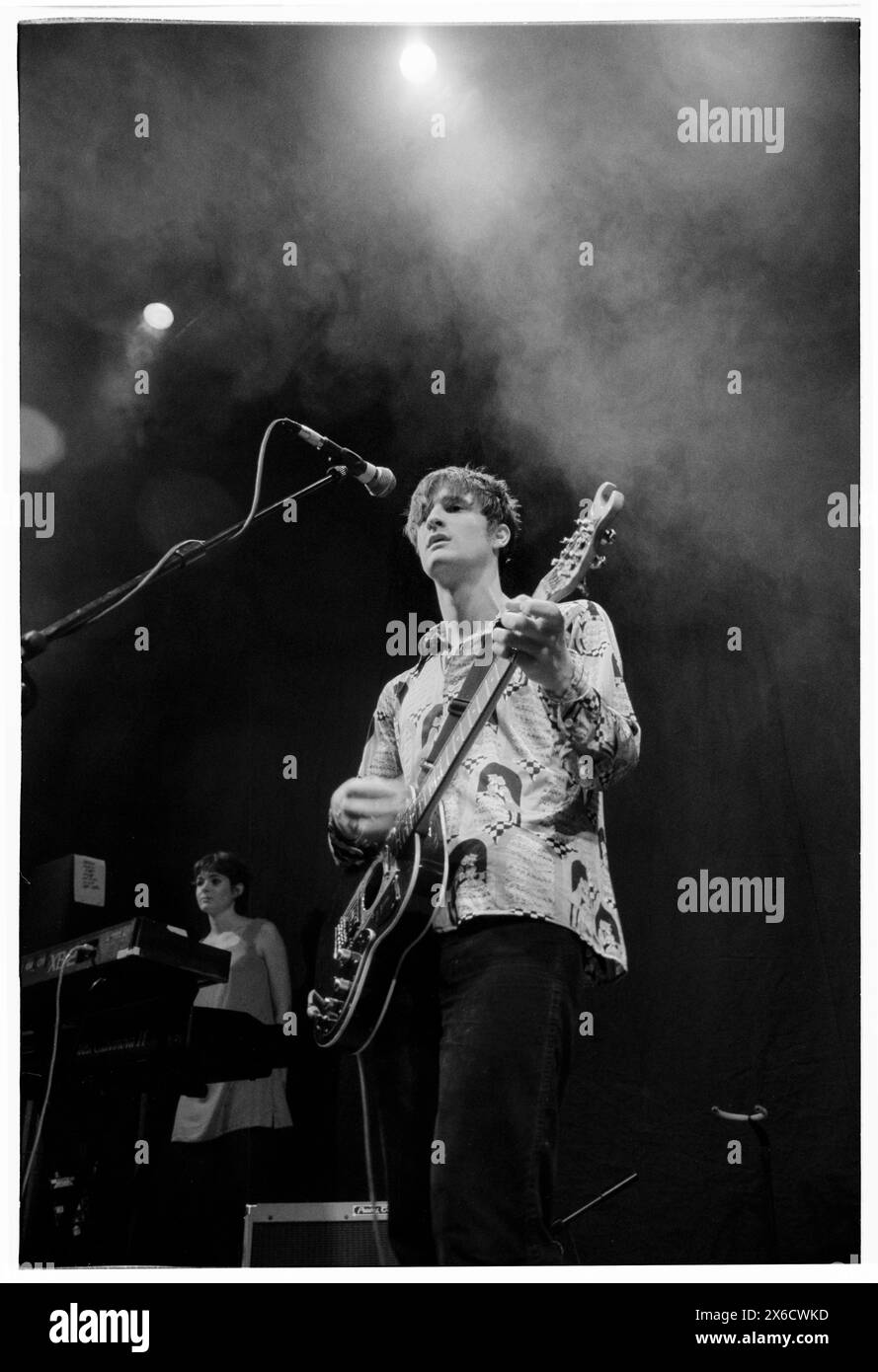 CRISPIN HUNT, LONGPIGS, 1996: Crispin Hunt of LongPigs, Live im Newport Centre in Newport, Wales, Großbritannien, am 2. Juni 1996. Foto: Rob Watkins. INFO: Longpigons, eine britische Alternative Rock Band, die 1994 in Sheffield gegründet wurde, erlangte mit ihrem Debütalbum The Sun Is Faily Out Anerkennung. Hits wie „She Said“ präsentierten ihren melodischen Sound und ergreifende Texte und brachten ihnen eine hingebungsvolle Anhängerschaft in der Musikszene der 90er Jahre ein. Stockfoto