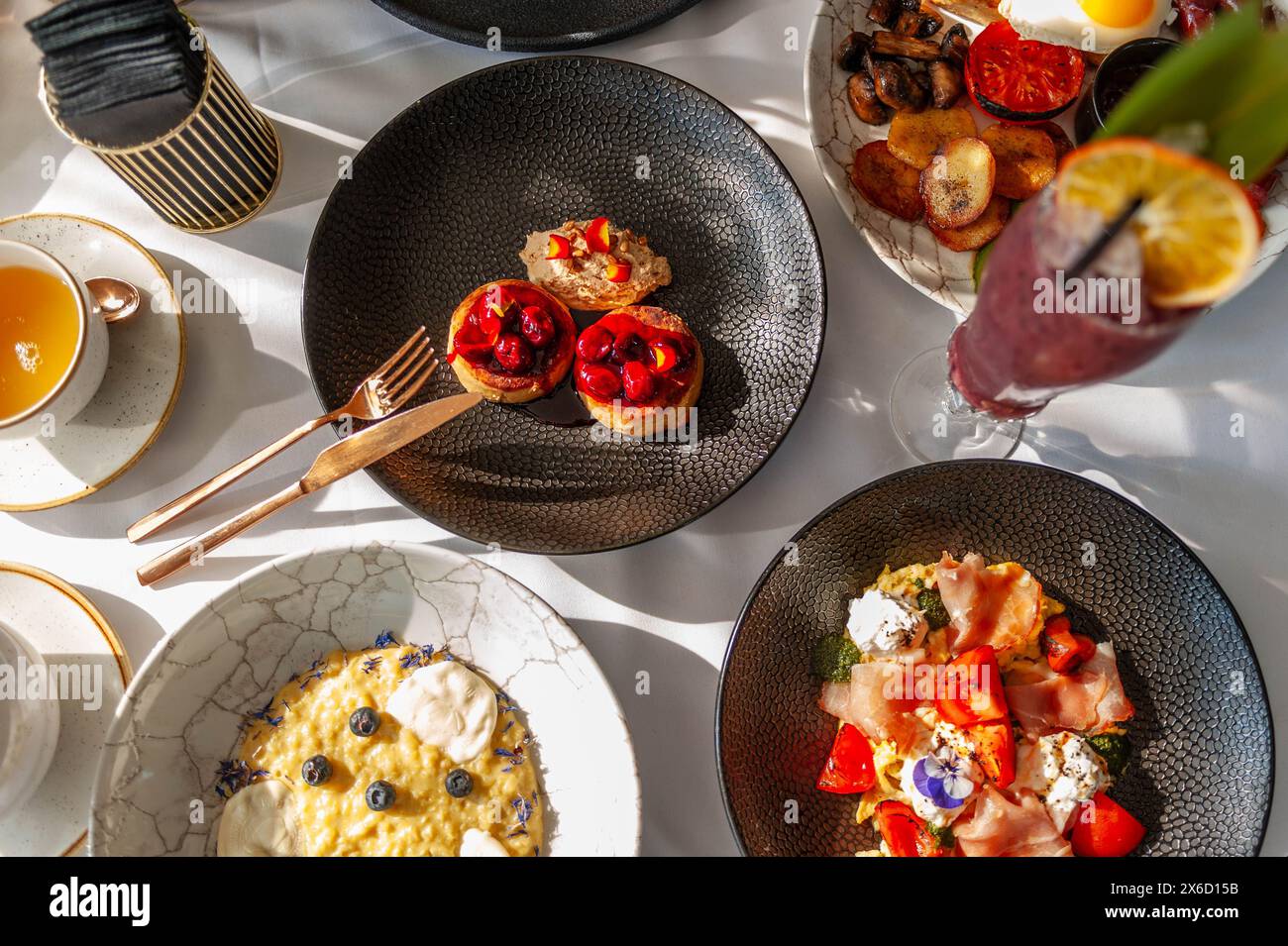 Frühstück: Geschirr. Draufsicht. Stockfoto