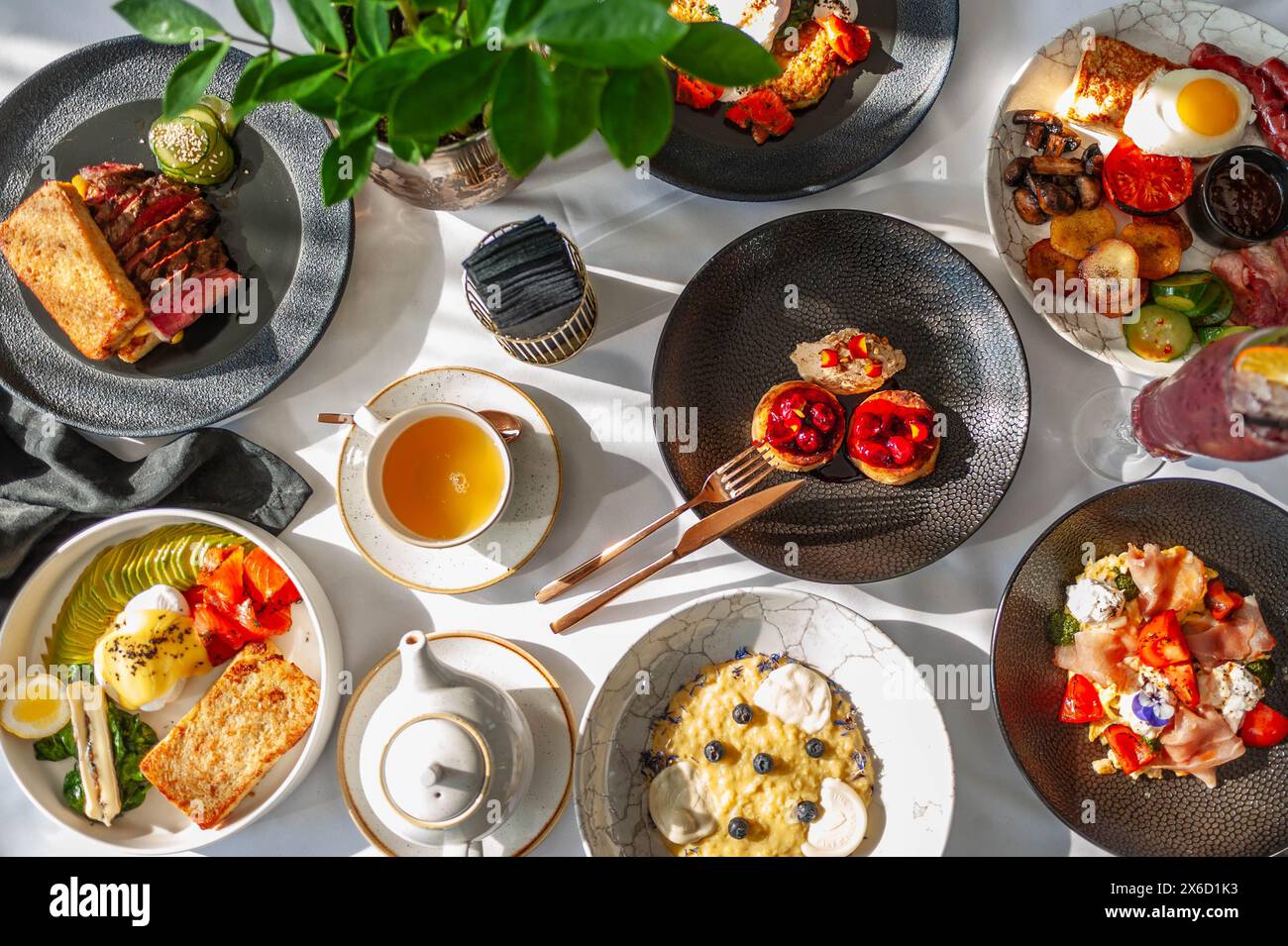 Frühstück: Geschirr. Draufsicht. Stockfoto