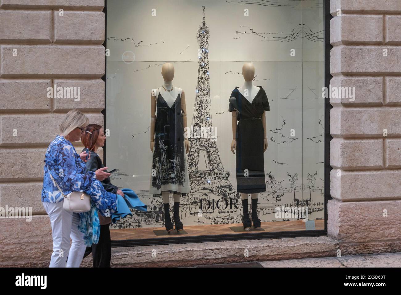 Schaufenster eines Dior-Ladens in Verona Stockfoto