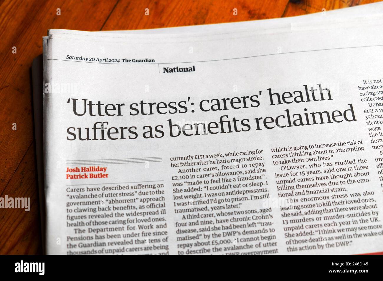 'Äußerster Stress: Die Gesundheit der Pfleger leidet, wie die Vorteile zurückgewonnen werden' Guardian Zeitung Schlagzeile Sozialfürsorge psychische Gesundheit artikel 20 April 2024 London Großbritannien Stockfoto