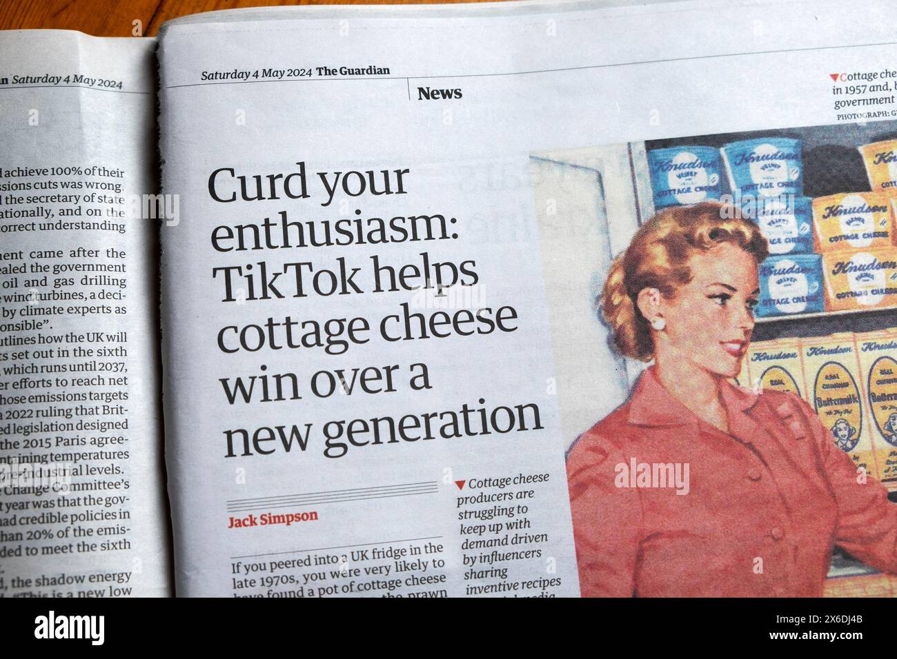 „Curd your enthusiasm: TikTok hilft Hüttenkäse, eine neue Generation zu gewinnen“ Guardian-Zeitung übertitelt Hüttenkäse artikel 4 Mai 2024 London UK Stockfoto