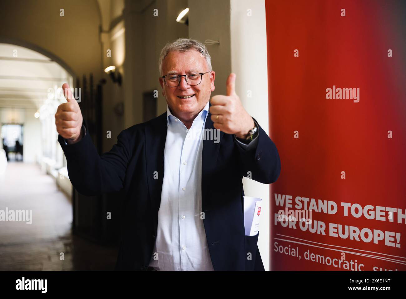 Mailand, Italien. Mai 2024. Der Kandidat für den Präsidenten der Europäischen Kommission der Sozialistischen Partei, Nicolas Schmit, nimmt an einer Kundgebung anlässlich der Europawahlen 2024 am 12. Mai 2024 in der Societa Umanitaria in Mailand (Italien) Teil (Foto: Alessandro Bremec/NurPhoto). Quelle: NurPhoto SRL/Alamy Live News Stockfoto